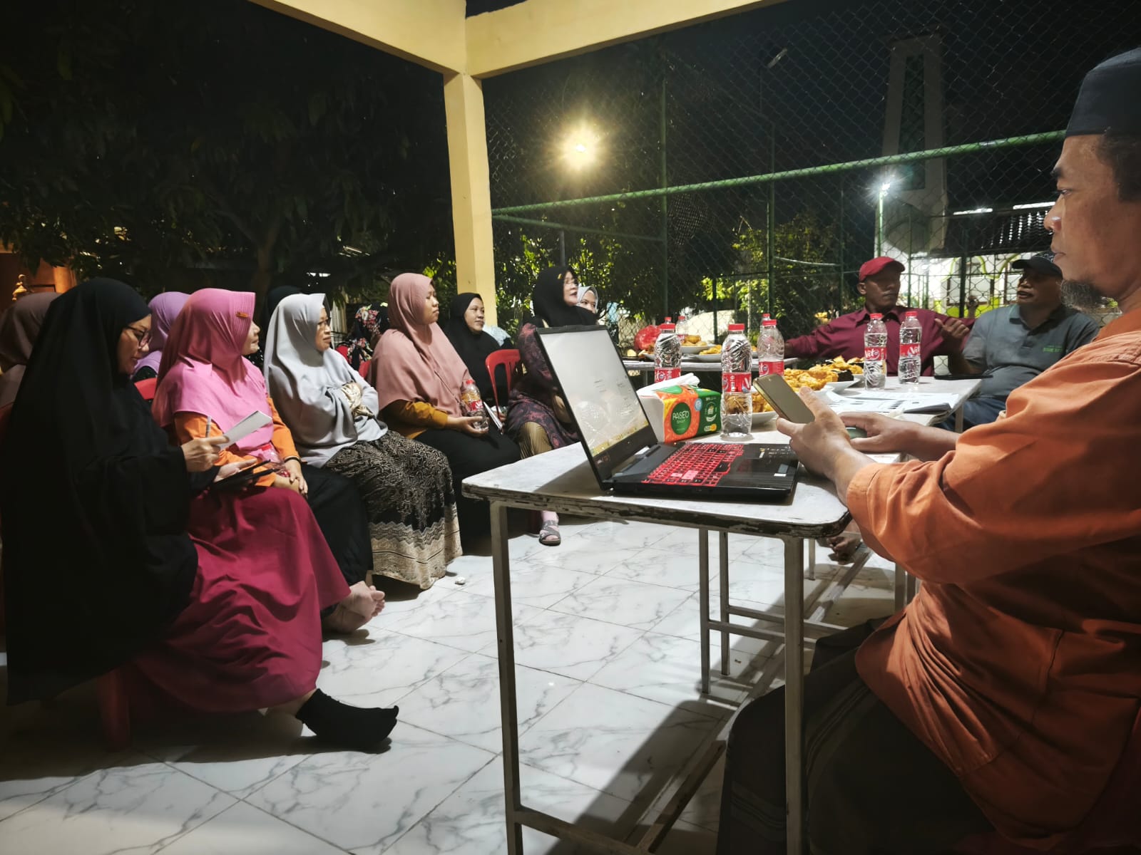 Rapat dalam Rangka Program Pembangunan Gapura dan Program Bank Sampah